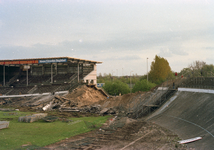 835275 Afbeelding van de sloop van het Stadion Galgenwaard (Stadionplein) te Utrecht.